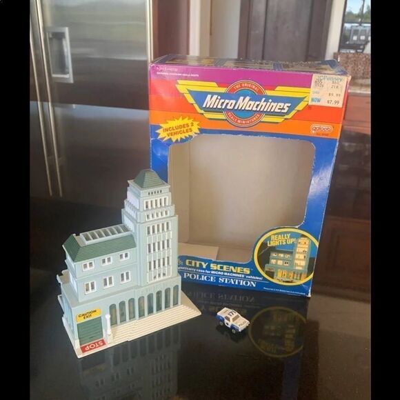 Vintage MicroMachines Police Station - Picture 2 of 4